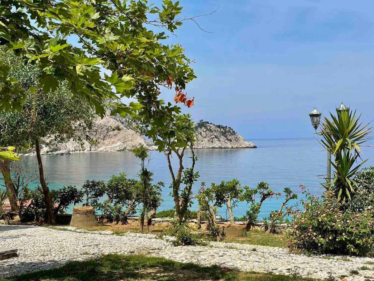 Petani Beach Suites Vóvikes Esterno foto
